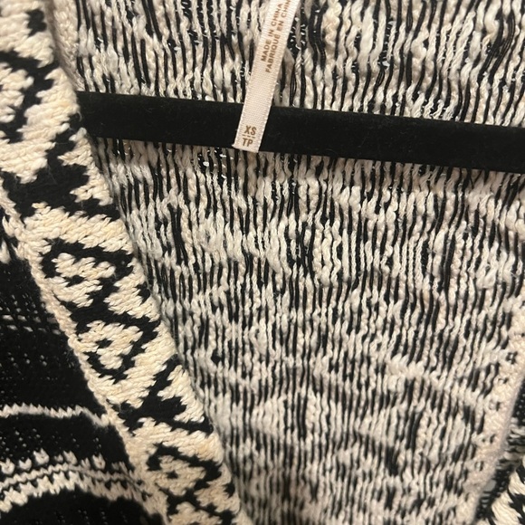 Free People Cardigan WOMENS XS Crochet Open Knit Aztec Stripe Long Sleeve Crop - Picture 4 of 4
